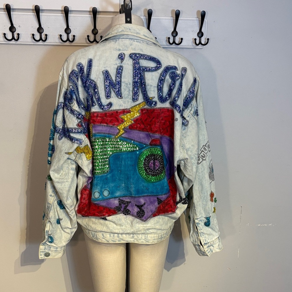 32. Vintage 1989 Jou Jou bedazzled denim rock and roll jacket - Picture 5 of 9